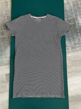 Everlane T-Shirt Dress Striped Black and White Box Cut Size Large Classic